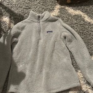 light grey super fluffy and thick patagonia quarter zip